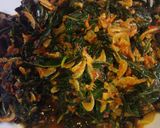 Foto langkah ke 5 dari resep Tumis daun singkong udang rebon.