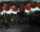 Foto langkah ke 6 dari resep Black forest roll bebas sp, bp dan bs.