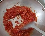 Foto langkah ke 2 dari resep Sambal bawang cumi asin dan keong.