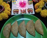ओल्या खोबर् याची करंजी (olya khobryachi karanji recipe in marathi) रेसिपी स्टेप 4 फोटो 