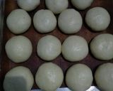 Foto langkah ke 5 dari resep Hybrid Butter Rolls.