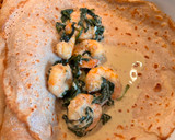 Foto del paso 8 de la receta: Crêpes gratinadas, rellenas de espinacas y gambas