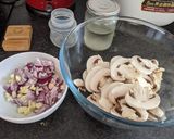 Foto langkah ke 1 dari resep Yummy Creamy Mushroom Soup.