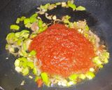 Foto del paso 3 de la receta: Chuleta de lomo ahumado en salsa