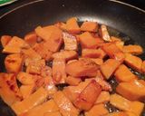 Foto del paso 3 de la receta: Pollo y espárragos con batatas💜