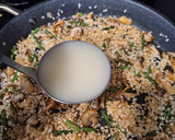 Foto del paso 4 de la receta: Paella de secreto de cerdo, espárragos trigueros y setas variadas