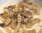 Foto del paso 7 de la receta: Pasta con pollo y champiñones