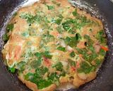 Foto langkah ke 3 dari resep Telur Dadar Daun Melinjo.