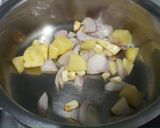 A picture of step 1 of Carrot onion soup.