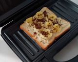Foto langkah ke 3 dari resep Roti Sandwich Pisang-Keju-Coklat Kilat.