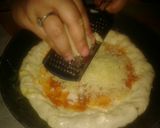Foto langkah ke 6 dari resep Pizza pinggiran ala stuffed crust (teflon) praktis dan cepat.