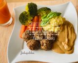 Foto langkah ke 6 dari resep Bola Bola daging dengan saus lada hitam dan mashed potatoes.