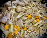 Foto del paso 7 de la receta: Curry de plátano, calabaza y setas con leche de coco