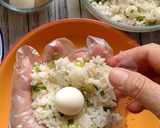 Foto langkah ke 3 dari resep Bola-bola Nasi Uduk.