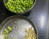 A picture of step 1 of Green peas (Hare matar) ki Sabzi.