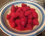 Foto del paso 1 de la receta: Torta de merengue frutilla (torta helada)