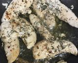 Foto del paso 2 de la receta: Filetes de Pechuga de Pollo con Salsa de Puerro y Coliflor