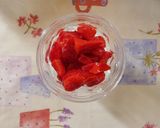 Foto del passaggio 4 della ricetta Semifreddo alle fragole