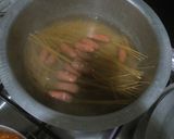 A picture of step 2 of Spaghetti sausage.