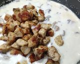 صورة لخطوة 5 من وصفة دجاج بالكريمة والفطر 🍄🍄