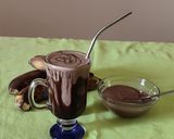 Φωτογραφία βήματος 3 της συνταγής Milkshake πραλίνα - μπανάνα