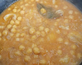 Foto del paso 11 de la receta: Garbanzos con sepia y langostinos