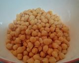 Foto del paso 1 de la receta: Ensalada de garbanzos con aguacate, nueces y dátiles 😄