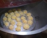 A picture of step 7 of Chicken rice balls.