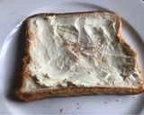 Hình bước làm 3 của món 🥪 Sandwich Sáng Nhanh Ngon Với Phô Mai Tươi Kiri, Trứng, & Bacon 🥓