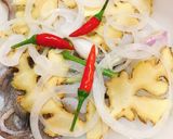 Hình bước làm 1 của món Mực Hấp Gừng