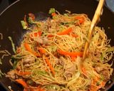 A picture of step 12 of Japanese Pork Yakisoba (豚肉焼きそばの作り方).