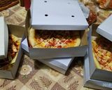Foto langkah ke 7 dari resep Pizza Teflon dengan pinggiran sosis.