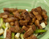 Foto del paso 4 de la receta: Arroz con costillas, panceta y ajos tiernos 🌞