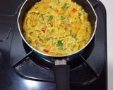 Foto langkah ke 2 dari resep Martabak Indomie padang.