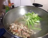蝦仁炒西洋芹的食譜步驟3照片