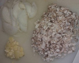 Foto del paso 1 de la receta: Salchichas especiadas con vino