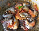 Foto langkah ke 2 dari resep Udang saus Padang.