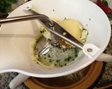 Une image de l'étape 2 de Écrasé de trio de pomme de terre orange cannelle.