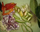 Foto langkah ke 2 dari resep Pepes ikan peda daun singkong.