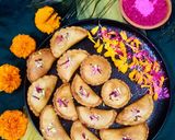 पनीर स्टफ्ड गुजिया (paneer stuffed gujiya recipe in Hindi) रेसिपी चरण 11 फोटो