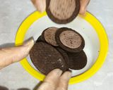 A picture of step 2 of Sesame and Oreo biscuit custard.