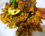Foto del paso 6 de la receta: Arroz con conejo, sepia, langostinos, calabacín y espinacas