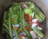 Foto langkah ke 2 dari resep Sayur bening buah kelor.
