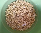 Foto langkah ke 1 dari resep Kacang Kedelai Goreng Renyah.