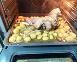 Foto del paso 5 de la receta: Pierna de cordero recental al horno con patatas y uvas