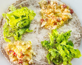 Foto del paso 1 de la receta: Tortillas integrales rellenas de ensaladilla rusa de gambas