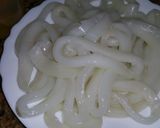 Foto del paso 3 de la receta: Patatas guisadas con chirlas y calamar