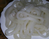 Foto del paso 3 de la receta: Patatas guisadas con chirlas y calamar