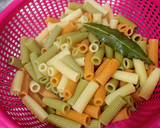 Foto del paso 2 de la receta: Macarrones rallados con verduras, huevo y atún
