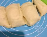 Foto langkah ke 3 dari resep Korean Garlic Cheese Bread.